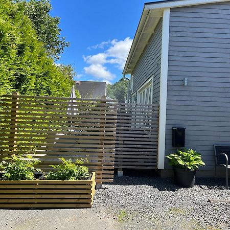 Tiny Grey House With Loft, 15 Min From City Center 哥德堡 外观 照片