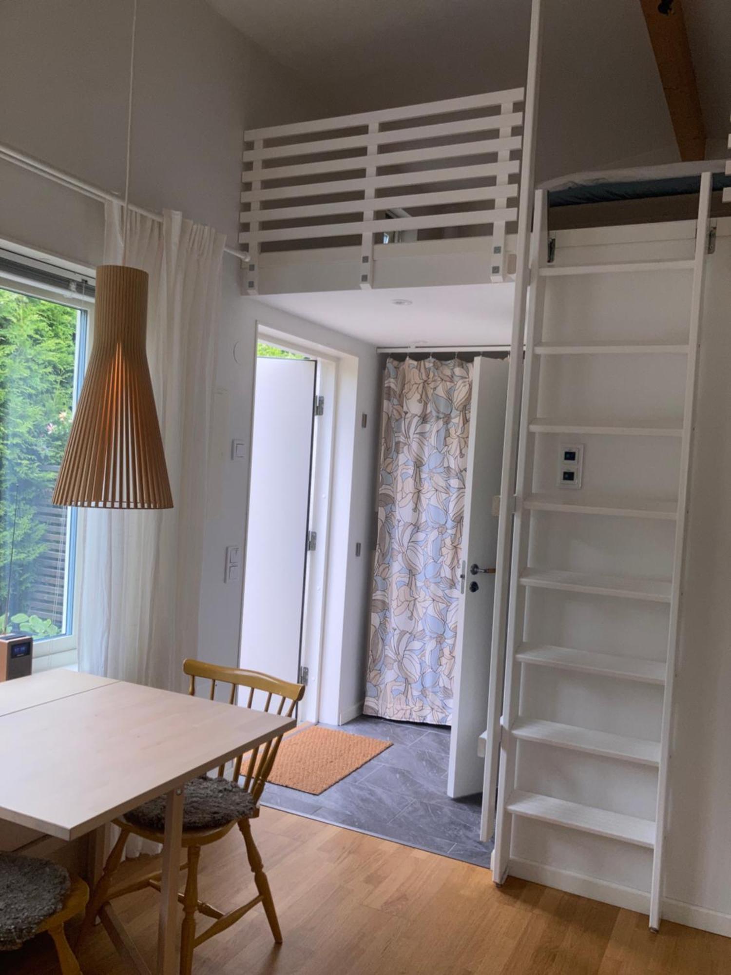 Tiny Grey House With Loft, 15 Min From City Center 哥德堡 外观 照片