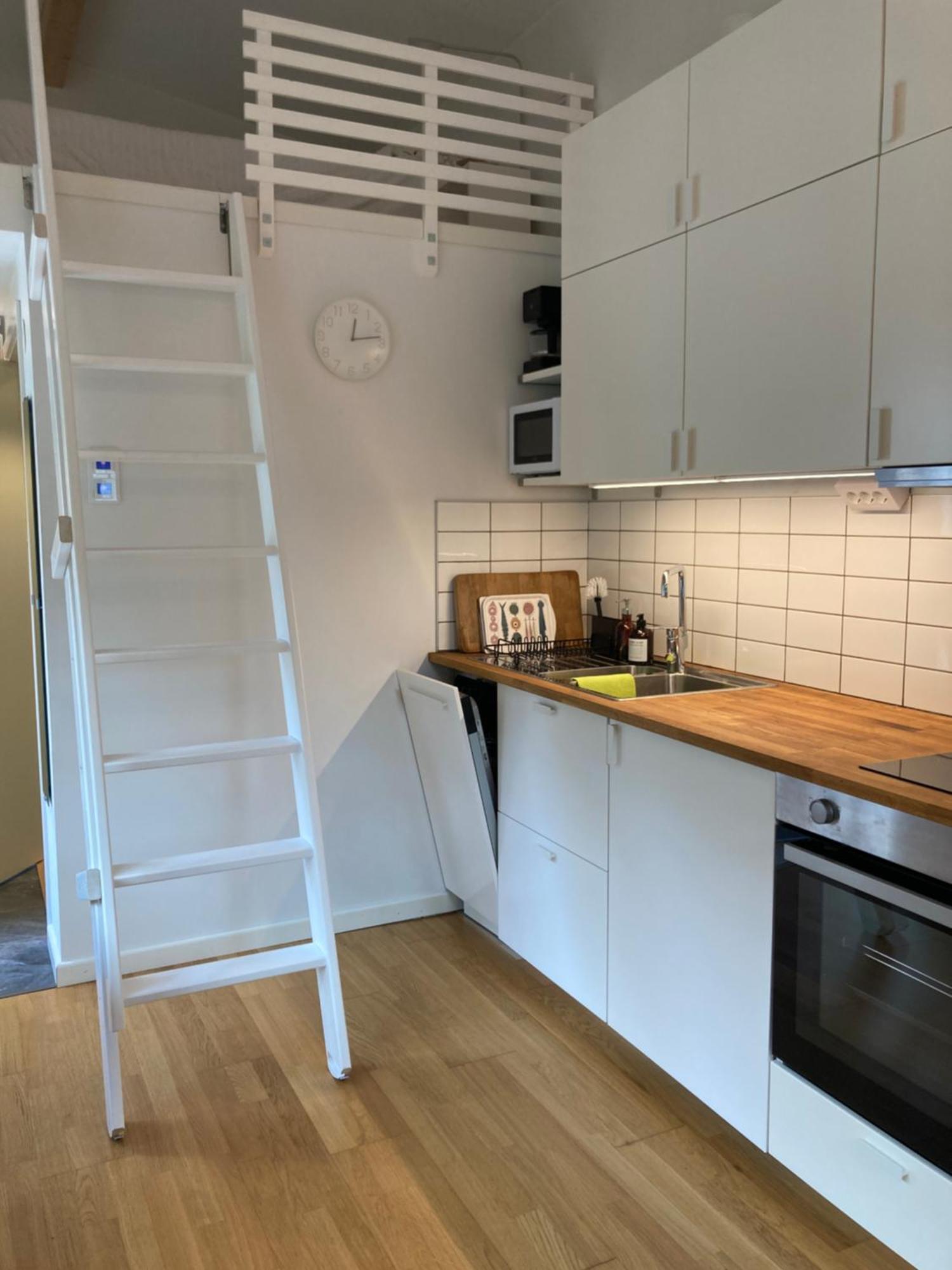 Tiny Grey House With Loft, 15 Min From City Center 哥德堡 外观 照片