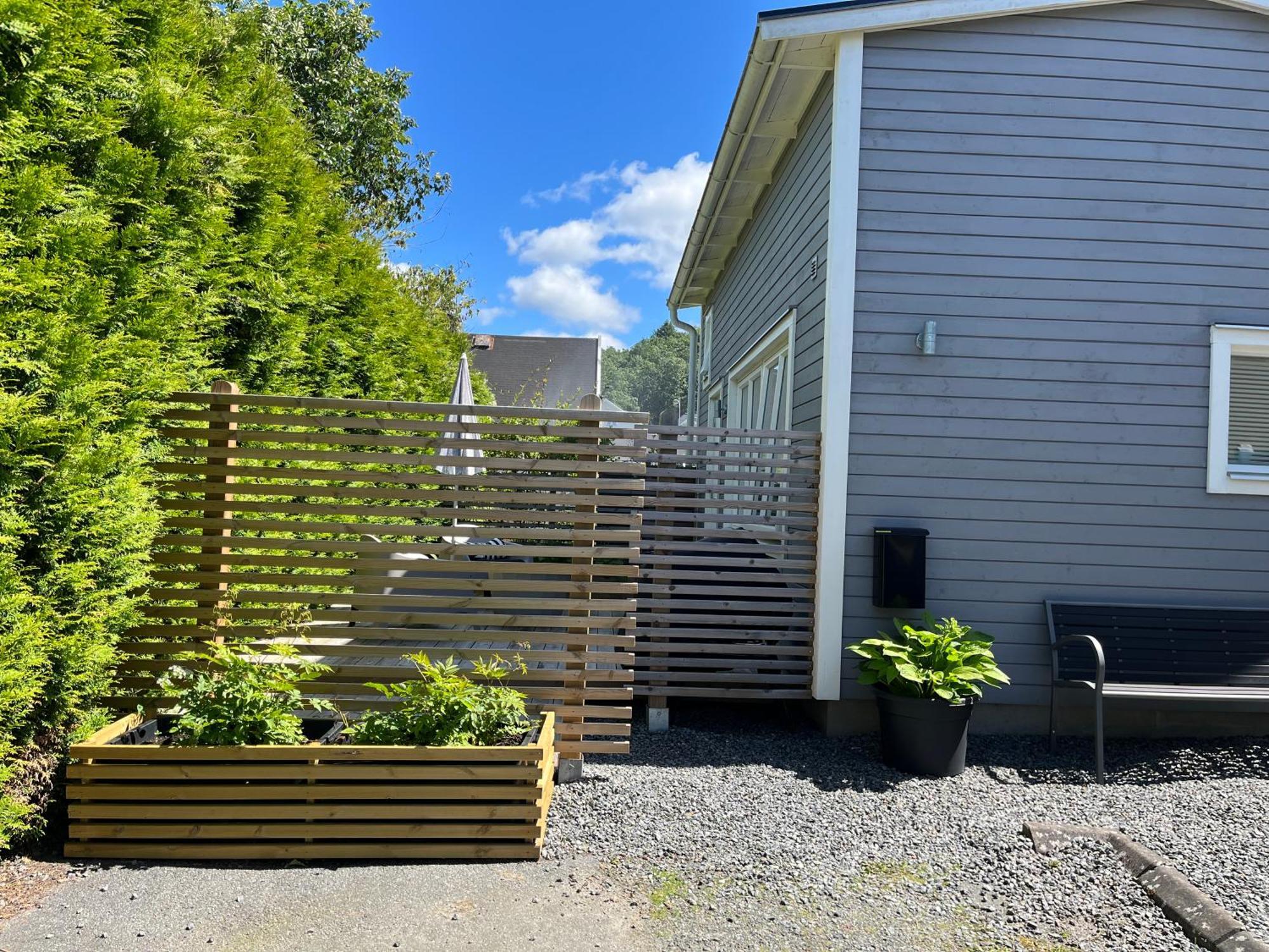 Tiny Grey House With Loft, 15 Min From City Center 哥德堡 外观 照片