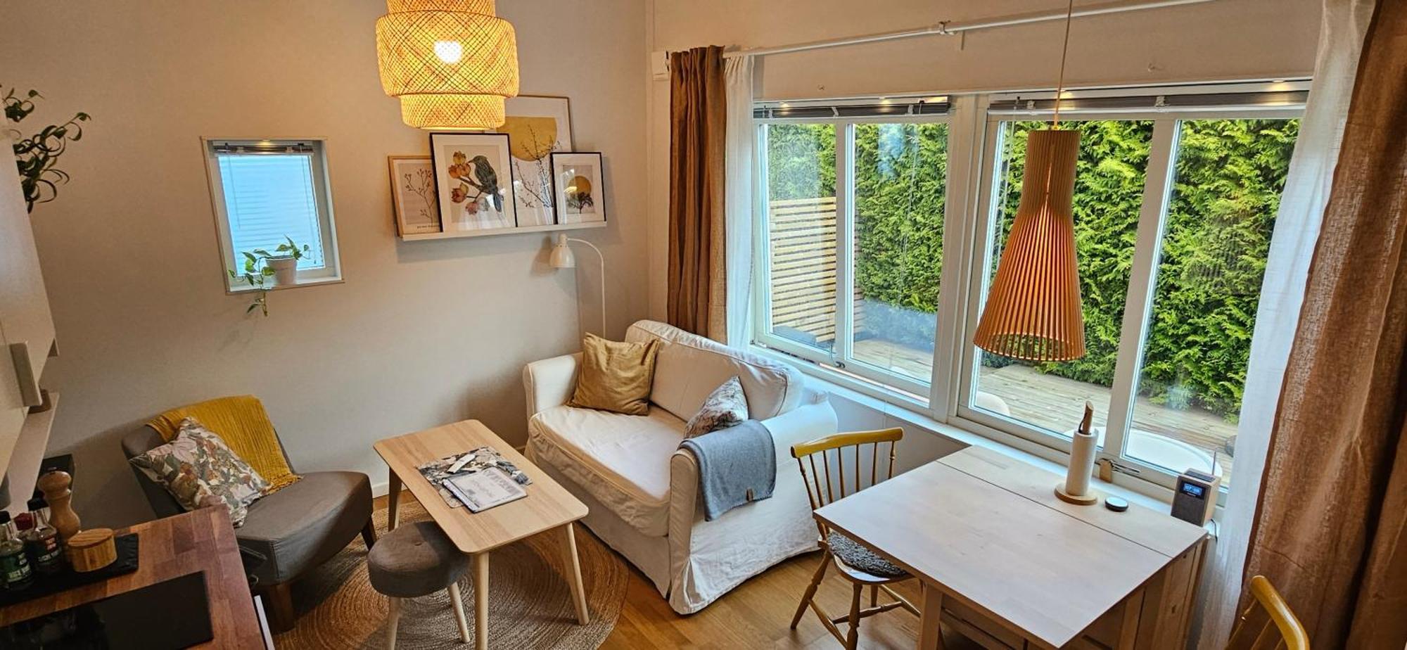 Tiny Grey House With Loft, 15 Min From City Center 哥德堡 外观 照片