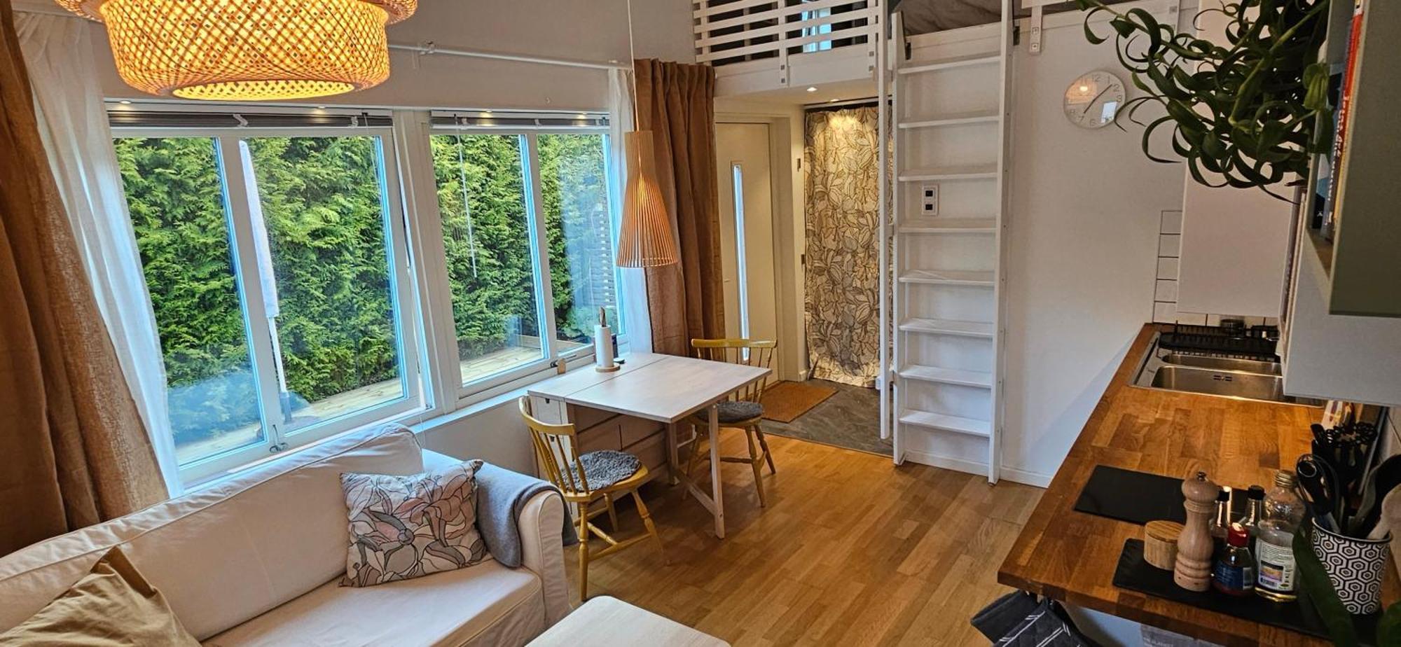Tiny Grey House With Loft, 15 Min From City Center 哥德堡 外观 照片